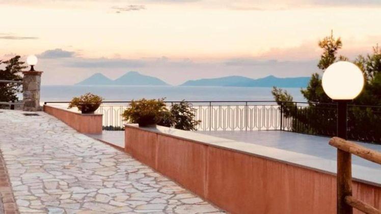 Апартаменты "Il Segreto" Vista Panoramica Sulle Isole Eolie Con Piscina, Palestra E Wifi Патти Экстерьер фото